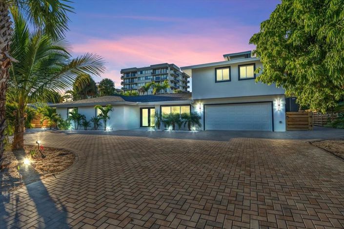 Image No.4-5 Bed Property for sale