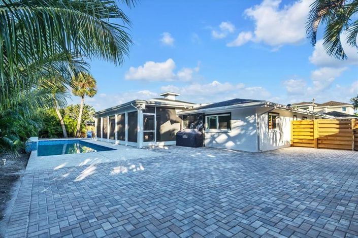 Image No.55-5 Bed Property for sale