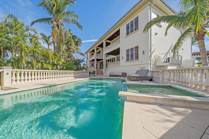 Image No.11-6 Bed Property for sale