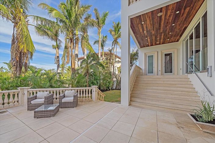 Image No.16-6 Bed Property for sale