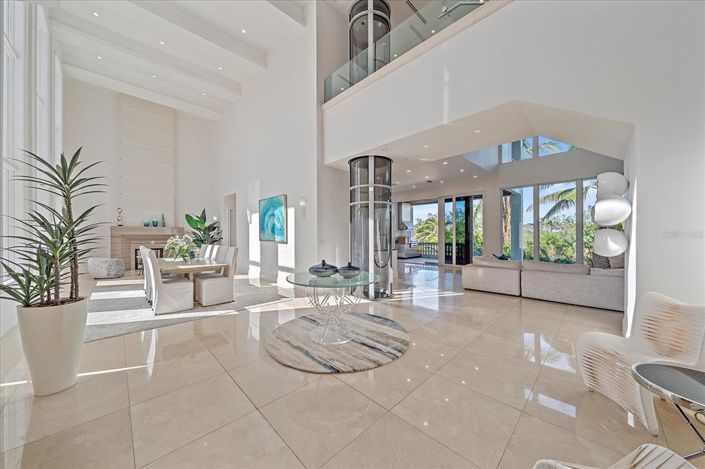 Image No.18-6 Bed Property for sale