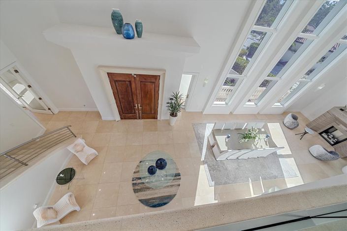 Image No.20-6 Bed Property for sale