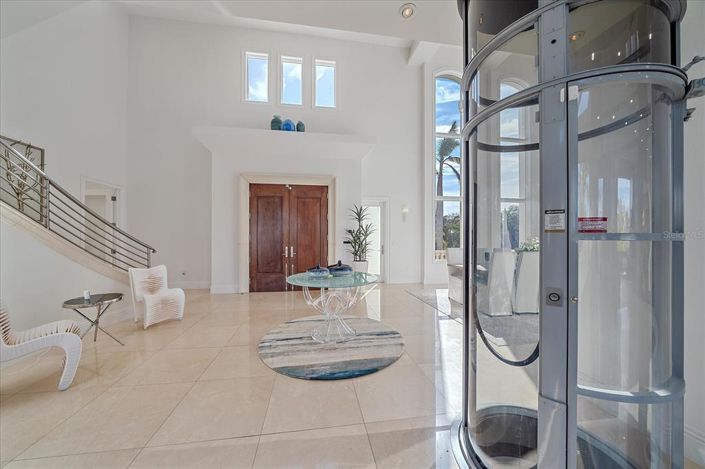 Image No.22-6 Bed Property for sale