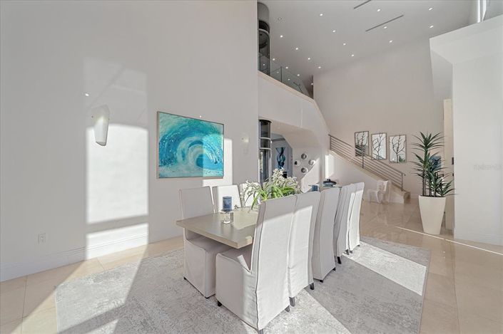 Image No.26-6 Bed Property for sale