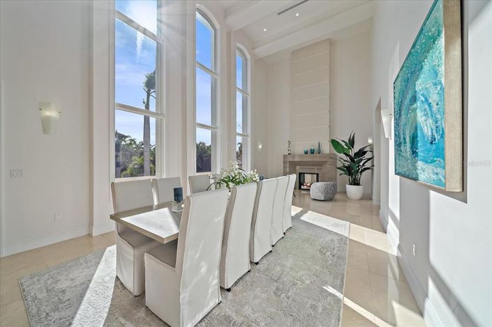 Image No.28-6 Bed Property for sale