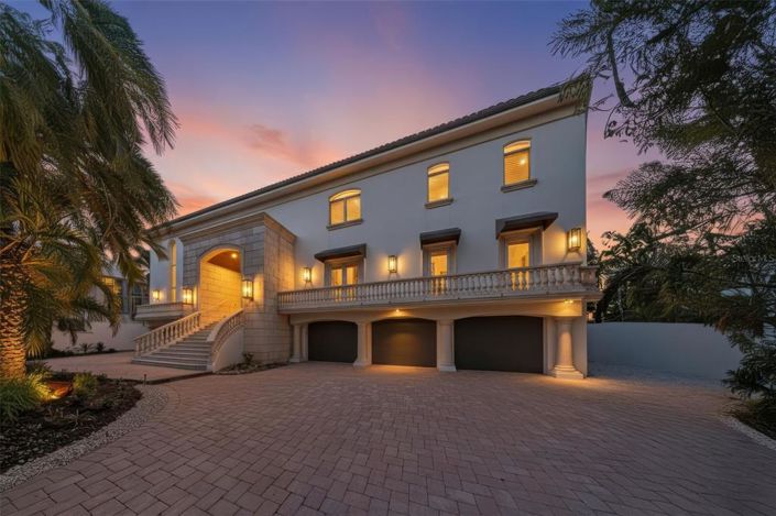 Image No.3-6 Bed Property for sale