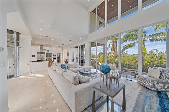 Image No.31-6 Bed Property for sale