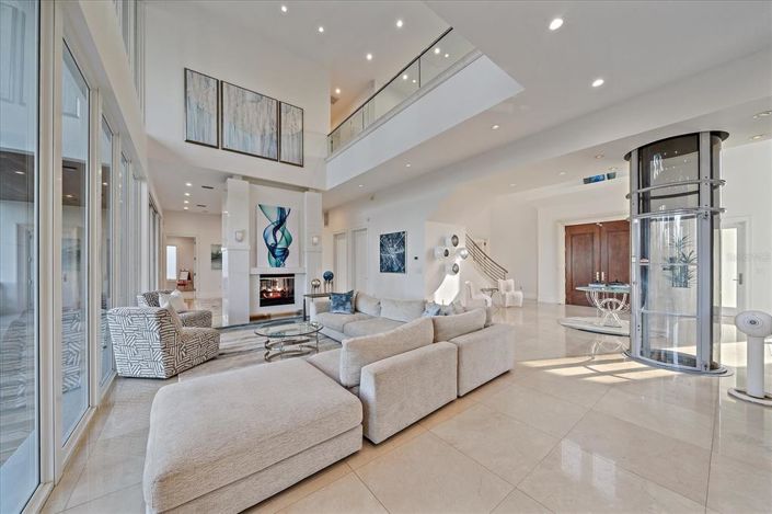 Image No.33-6 Bed Property for sale