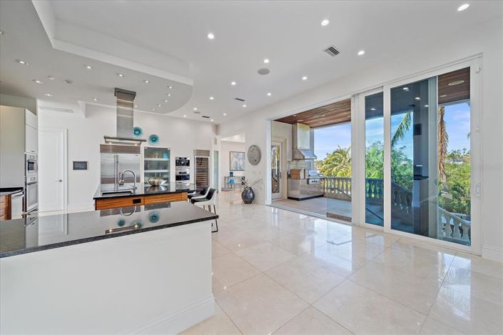 Image No.36-6 Bed Property for sale