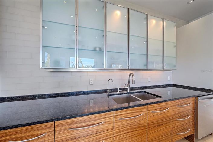 Image No.41-6 Bed Property for sale