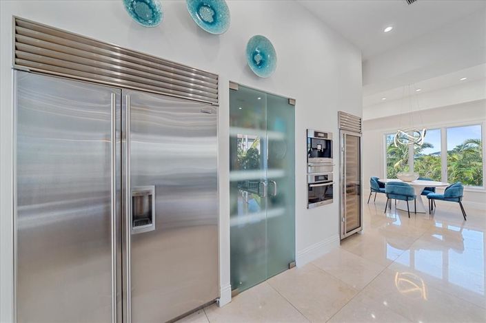 Image No.42-6 Bed Property for sale