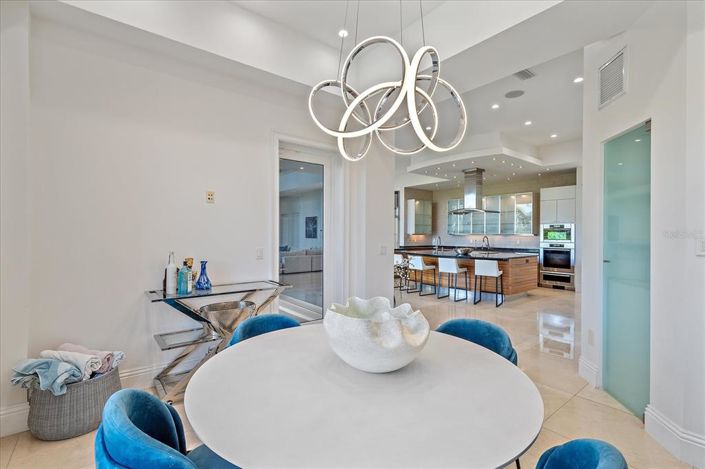 Image No.46-6 Bed Property for sale