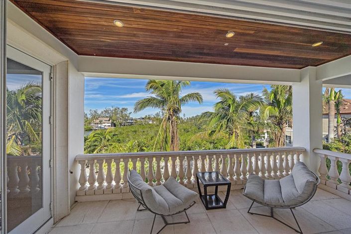 Image No.62-6 Bed Property for sale