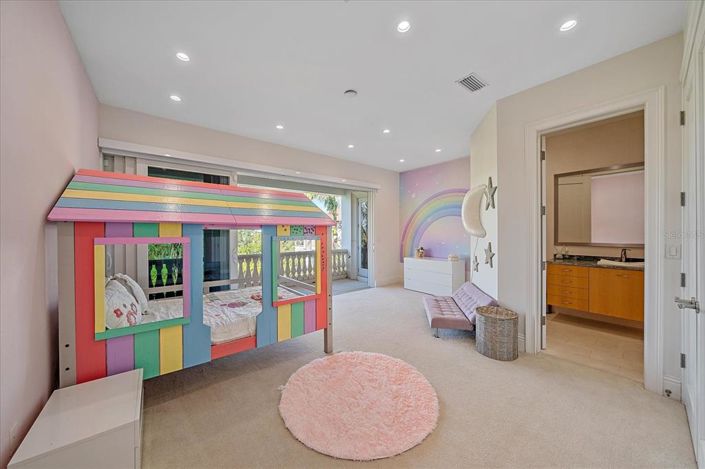 Image No.66-6 Bed Property for sale