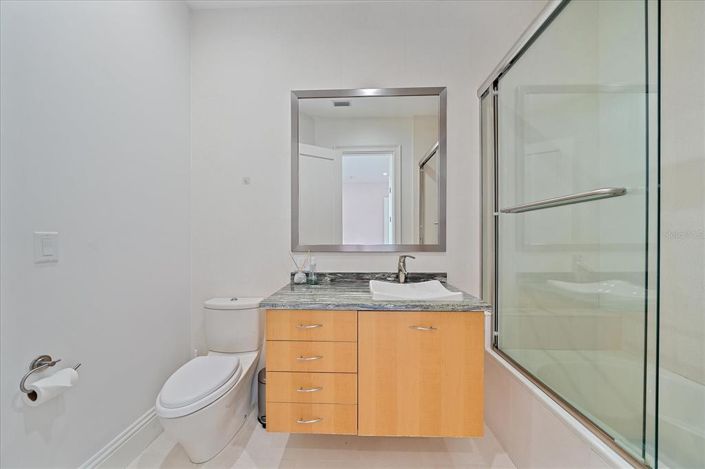 Image No.69-6 Bed Property for sale