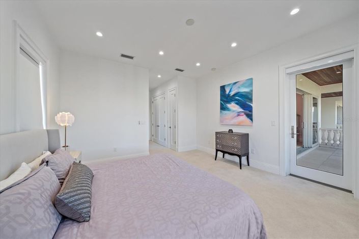 Image No.71-6 Bed Property for sale