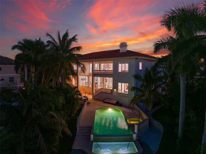 Image No.8-6 Bed Property for sale