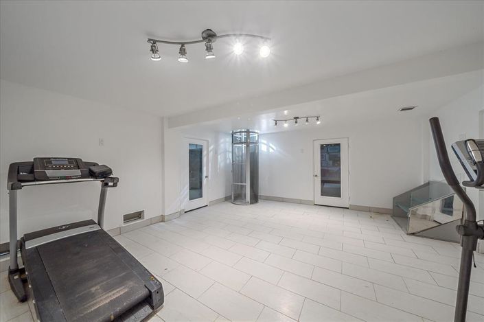 Image No.81-6 Bed Property for sale