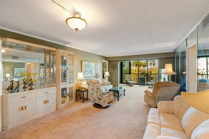 Image No.10-3 Bed Property for sale