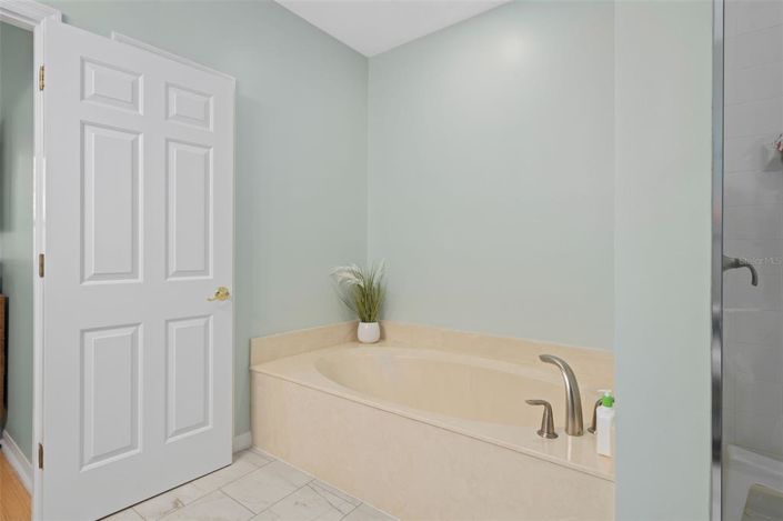 Image No.26-3 Bed Townhouse for sale