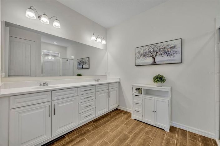 Image No.27-4 Bed Property for sale