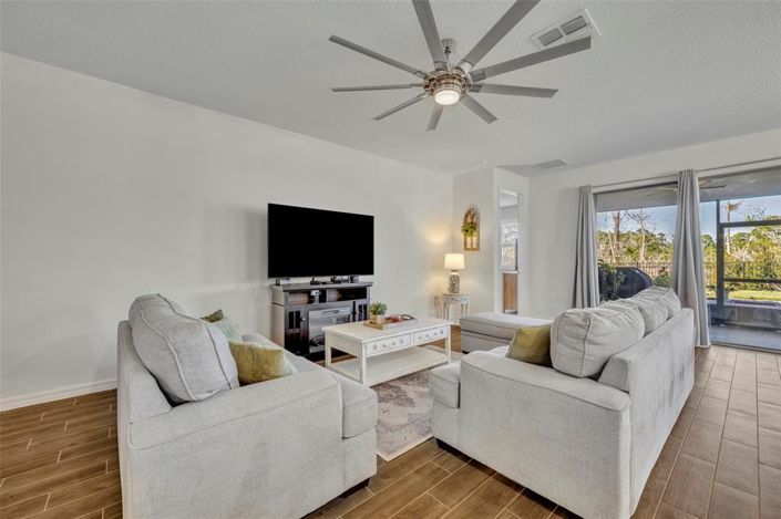 Image No.6-4 Bed Property for sale