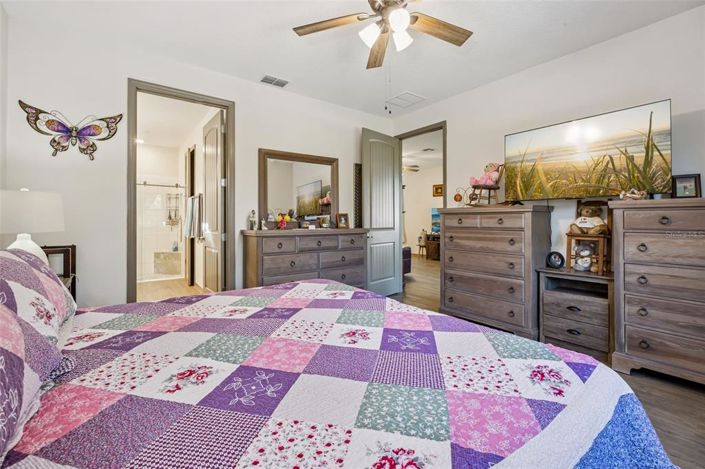 Image No.19-3 Bed Property for sale