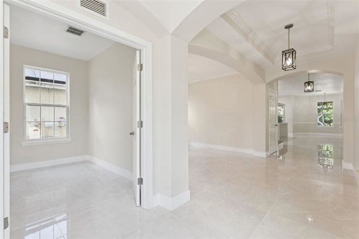 Image No.18-5 Bed Property for sale