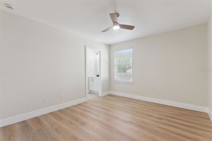 Image No.24-5 Bed Property for sale