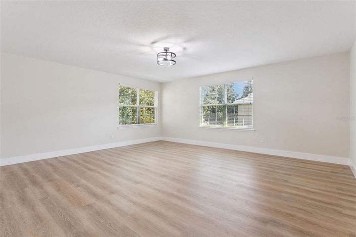 Image No.27-5 Bed Property for sale