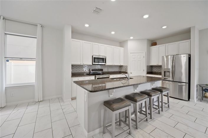 Image No.2-4 Bed Property for sale