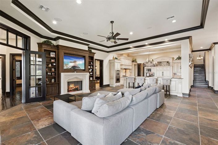 Image No.11-7 Bed Property for sale