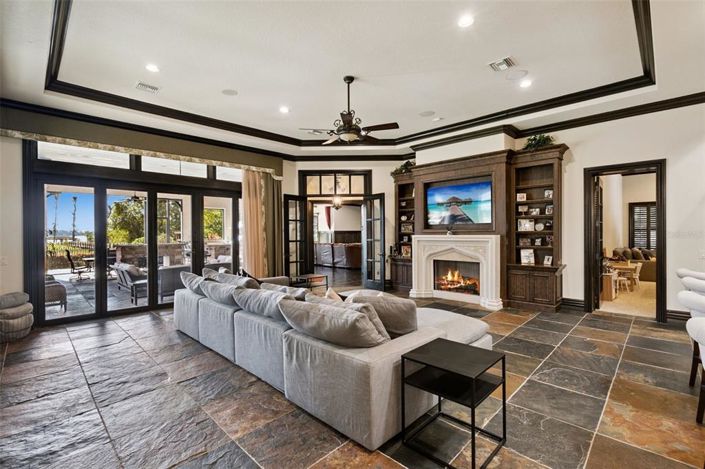 Image No.12-7 Bed Property for sale