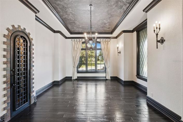 Image No.13-7 Bed Property for sale