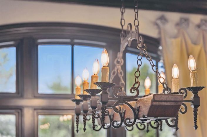 Image No.14-7 Bed Property for sale