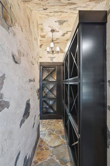 Image No.15-7 Bed Property for sale