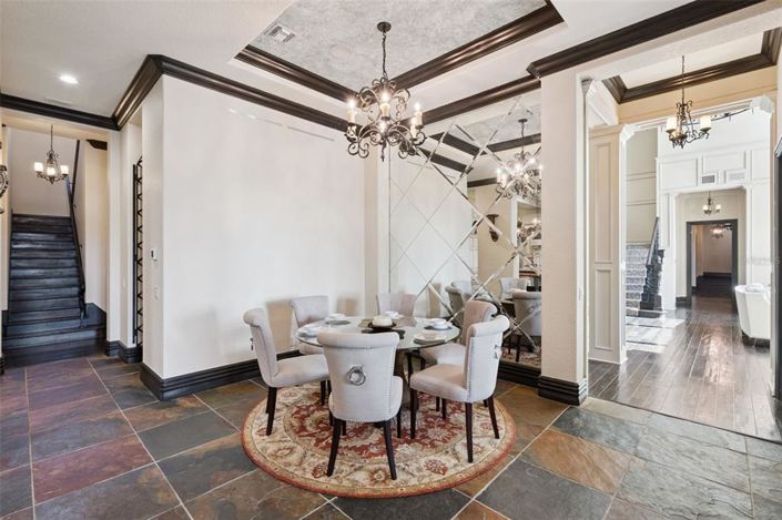 Image No.17-7 Bed Property for sale