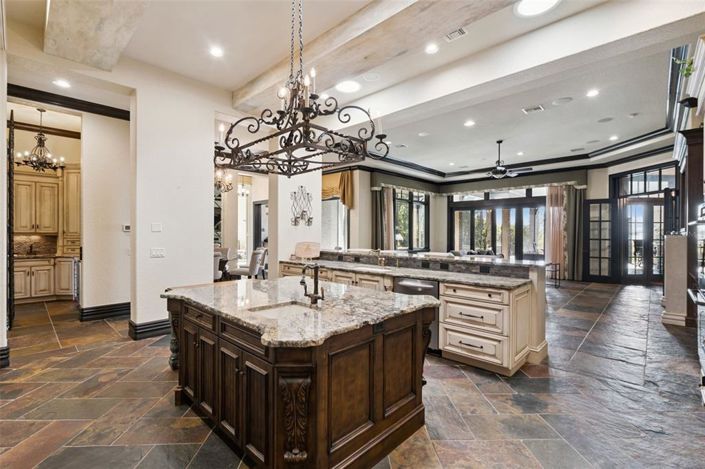 Image No.18-7 Bed Property for sale