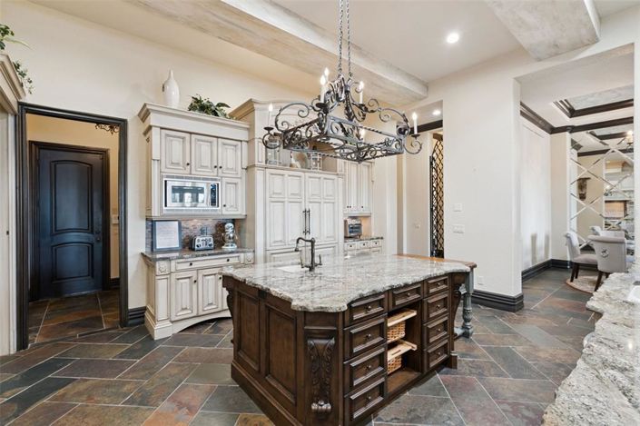 Image No.20-7 Bed Property for sale