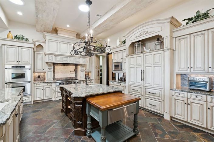 Image No.24-7 Bed Property for sale