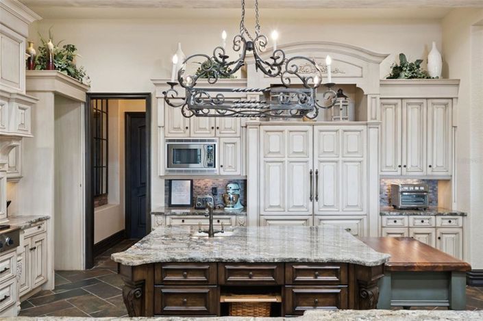 Image No.27-7 Bed Property for sale