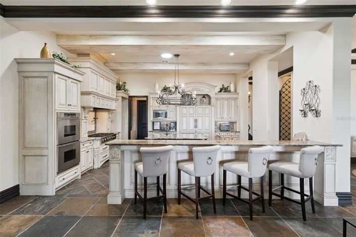 Image No.30-7 Bed Property for sale