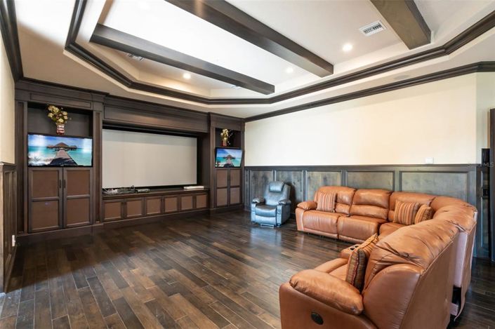 Image No.33-7 Bed Property for sale