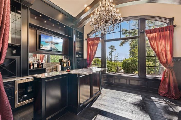 Image No.35-7 Bed Property for sale