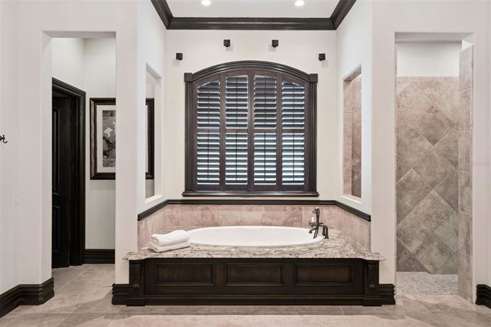 Image No.38-7 Bed Property for sale