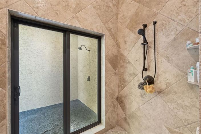 Image No.39-7 Bed Property for sale