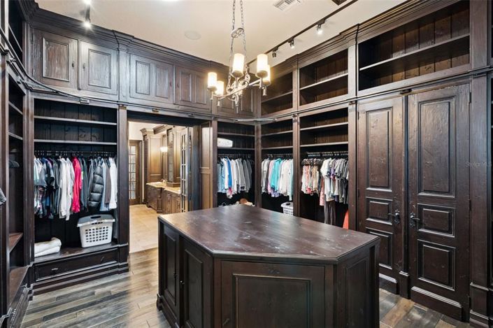 Image No.42-7 Bed Property for sale