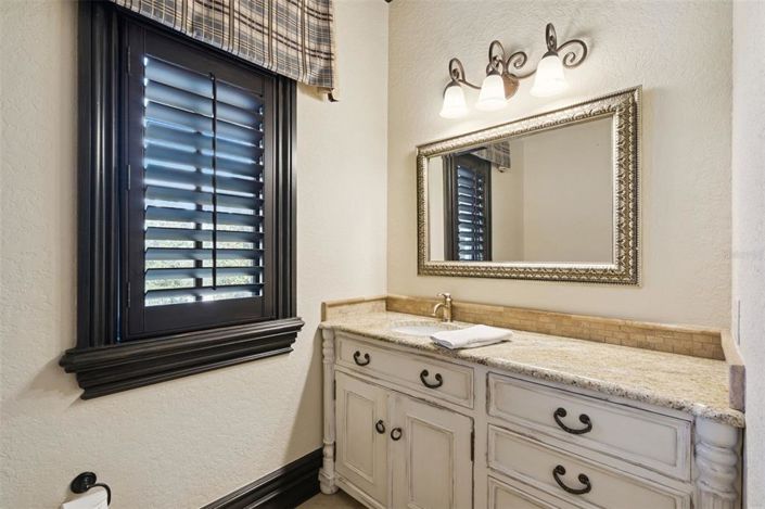 Image No.55-7 Bed Property for sale