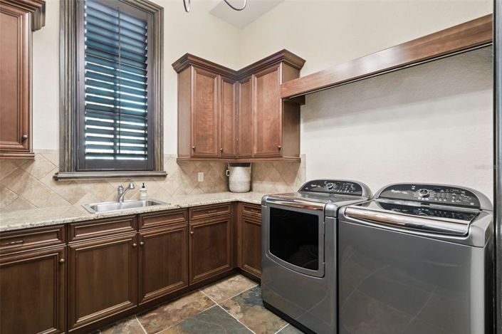 Image No.58-7 Bed Property for sale