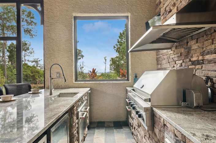 Image No.66-7 Bed Property for sale